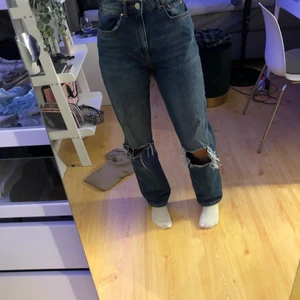 Jeans  - Säljer dessa jeans ifrån Gina. Använt fåtal gånger.