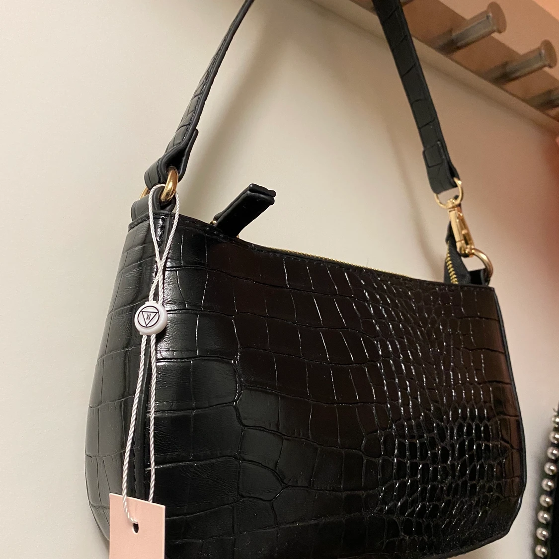 Liten axelremsväska från misguided - 90