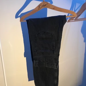 Weekday Jeans - Weekday Jeans i 30/32, modellen heter Galaxy Loose Straight Jeans, 600kr.