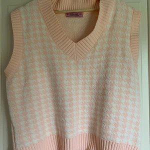 Trendig väst  - Trendig rosa stickad väst 💕 Så skön! 