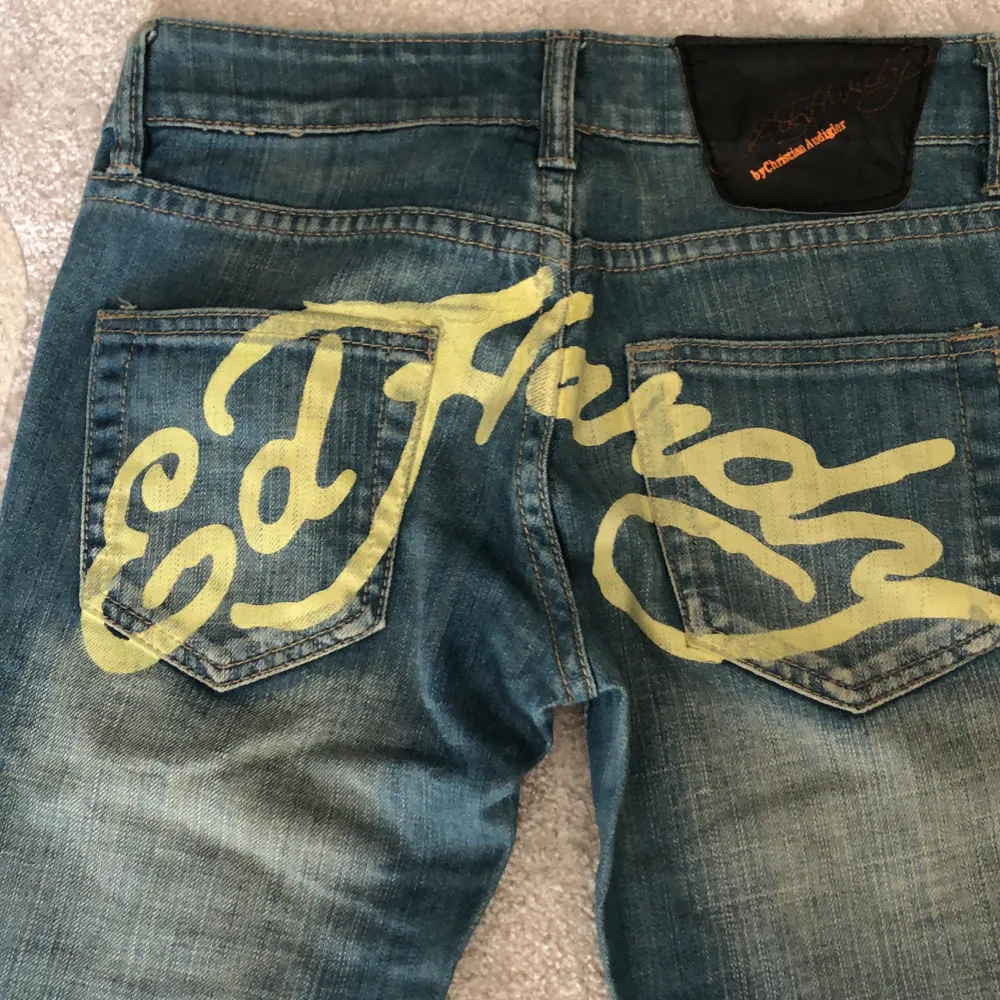Skit snygga ed Hardy jeans. Skick 9/10 . Jeans & Byxor.