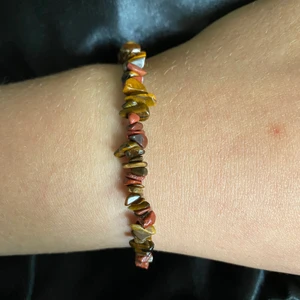 tiger eye and jasper blend bracelet - 💜tiger eye and jasper blend bracelet  🌈35kr  🌈we can not promise that these crystals are real since they are all bought second hand