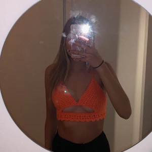 Virkad topp  - Egenvirkad topp med detaljer och justerbar snörning i ryggen💗 Passar upp till C-kupa. Kan göras i andra färger och storlekar efter önskemål 