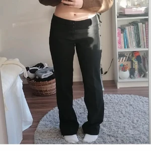 Jätte fina kostymbyxor!!! - Ett par as snygga lågmidjade kostymbyxor!! Dem går att matcha jätte fint💕