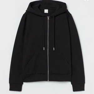 Svart huvtröja!! - Säljer en svart huvtröja från H&M. Köparen står för frakten! 