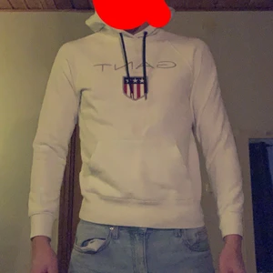 Gant hoodie - Den är i bra skick, säljer för att den är för liten