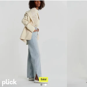 jeans - Superfina ljusblåa jeans ifrån Gina! Bra skick. Säljer pga att de är för långa på mig. Pris kan diskuteras 