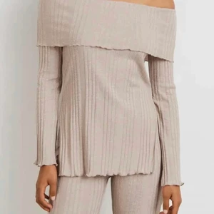 Ny tröja från GinaTricot - Nypris 299, storlek XXL men passar L-XL. Lappen är kvar 