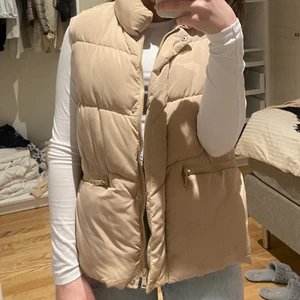 Väst  - Babyrosa väst köpt från ZARA förra året. Den är endast använd ett fåtal gånger. Bra skick🥰