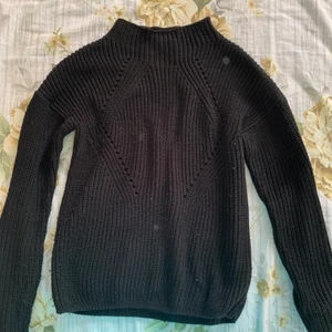 Stickad tröja - Storlek S. Fin skick