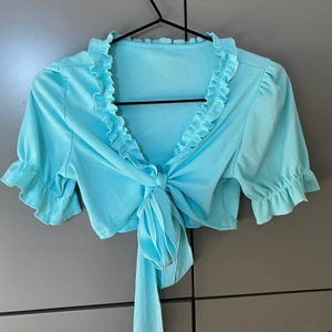 Blå knyt tröja  - Blå knyt tröja från SHEIN, använd fåtal gånger, superfin färg🤍