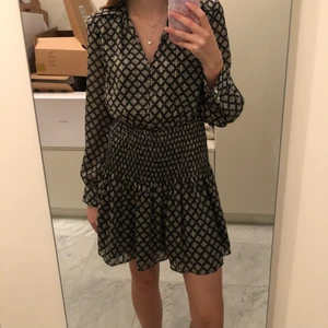 Klänning från zara - Jättefin populär och slutsåld klänning från zara. Helt ny med lappen kvar