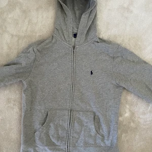 Ralph lauren hoodie  - Jättefin hoodie! Ca 2,5 år gammal och aldrig använd! 