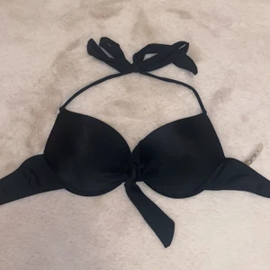 Bikini, pushup överdel  - Överdelen är från shein, den är aldrig använd. Sitter bra. Skulle säga att det är en B eller mindre C kupa. 💕