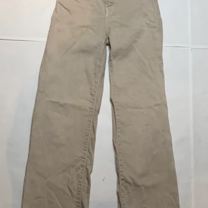 Lager 157 jeans - Lager 156- jeans i storlek xs! Super fina och passar till de flesta plagg! Kommit till användning, säljer eftersom de tyvärr inte passar längre💓⚡️Nypris- 400 men säljer för 199 kr + frakt😘