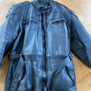 Mc Jacka - MC Jacka i skinn  Black street strl 56 mycket fint skick.