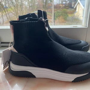 Nya Zara skor svarta - Helt nya skor från Zara