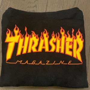 Thrasher hoodie - Säljer om denna Thrasher hoodie pga oseriös budare. Säljer för 350 (+66kr frakt). Hoodie är i storlek S. Kommer inte längre kommer till användning men är i bra skick. Säg till för mer bilder💕
