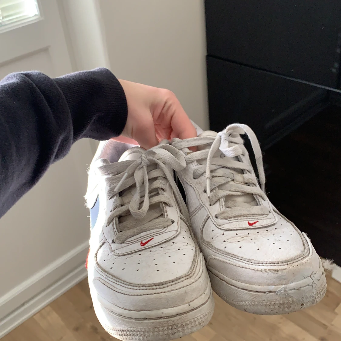 vita air force 1 storlek 39 1 år gamla  - 90