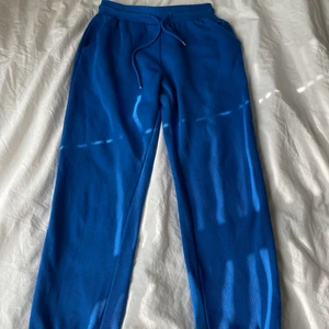 Blåa mjukis💙 - Mjukisbyxor från New Yorker, använda men i bra skick! Skriv för fler bilder☺️