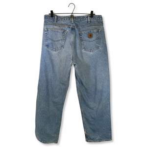 Vintage Carhartt Jeans. Storlek: ingen tag. Midja:45cm. Längd: 102cm. 