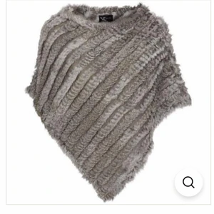 Hollies poncho - Säljer denna ponchon för har aldrig använt det ligger bara i garderoben skriv privat om ni är intresserade av att få egna bilder på den.