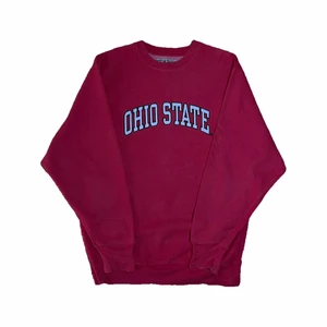 Vintage Ohio State Sweatshirt  - Vintage Ohio State Sweatshirt   Storlek  S/M Measurements: Length - 72 cm Pit to pit - 56 cm  (Modellen är 170 cm lång och har vanligtvis storlek M)  Condition: Vintage (9/10)  (Pris -360kr)  DM för mer bilder och frågor