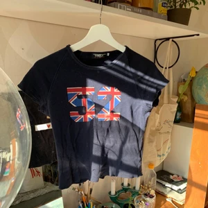 Baby-tee - Retro minblå baby-tee från ONLY i gitt skick. Storlek L men passar bra på M/S också. 