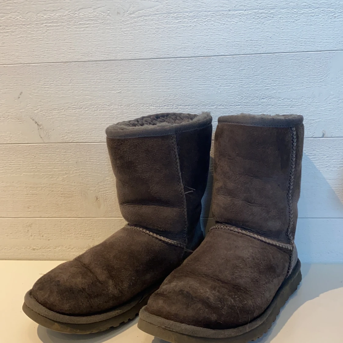 Gråa uggs strl 37