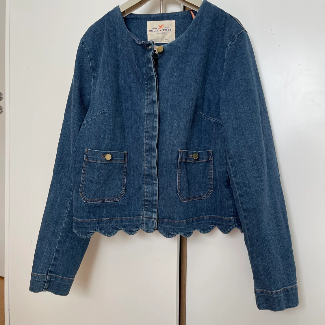 Denim jacka med unika detaljer