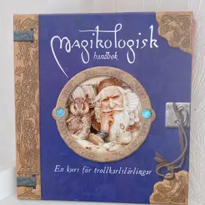 säljer min fina magikologiska handbok, en kurs för trollkarlar! superspännande och lär ut historia och tekniker berörande magi, witchcraft, trollkonst, osv. på ett respektabelt och lättförståeligt sättn intressant och rolig för både barn och vuxna! 