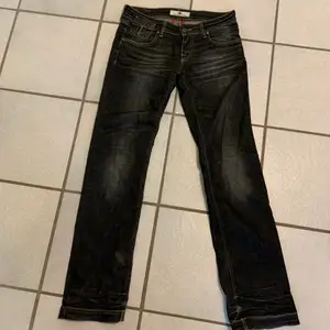 Japanese type jeans med as Clean details! Sjukt nice svarta jeans 