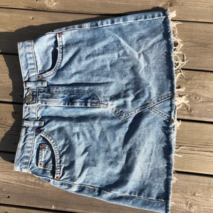 Jeanskjol!🤍 - Superfin jeanskjol från märket BDG men är köpta på Urban Outfitters i Barcelona!🤍 Använd fåtal gånger och i superfint skick! Nypris: ca 500kr! 