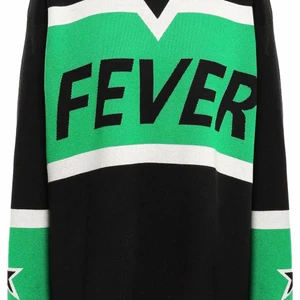 Sandro tröja - Säljer denna skitsnygga Sandro tröja. Nästintill oanvänd. Säljer på grund av att jag tyvärr inte får användning av den. (Lånad bild. Bara att höra av sig för fler bilder)