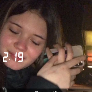 Tjej född 2006-09-08 - Hej jag säljer min syster pågrund av att få plats i bilden. Hjälper aldrig till, dricker, snusar, aggressiv av sig, halv polsk halv arab. 