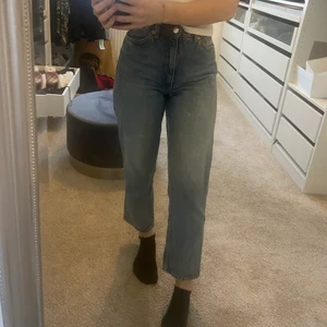 Jeans från Monki💗 - Snygga Jeans från monki i modellen Taiki, använd kanske 5 gånger men verkligen inte uttöjda eller något💗