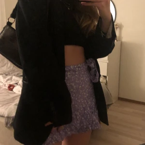 Kjol - Älskar denna kjol från zara men den är tyvärr inte helt rätt storlek för mig därför säljer jag den nu.