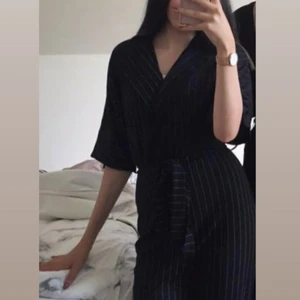 Jumpsuit - Använd endast en gång, är i nyskick, Storlek S men tror det även funkar med M