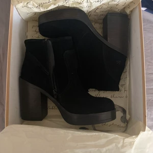 Kobler kängor med klack  - Kängor med klack från märket kobler, stolen 38, nyskick (skorna har aldrig används)