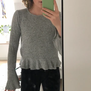 Långärmad tröja från Bershka  - Superfin långärmad tröja från bershka! Fint skick, endast använd ett fåtal gånger. Extremt mjuk och skön🥰🥰🤩🤩