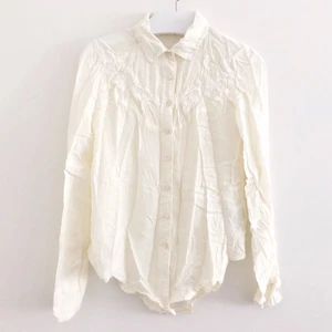 Skjorta - Köparen står för frakt 📩 3 FÖR 100 KR PÅ MIN SIDA JUST NU! 🌟