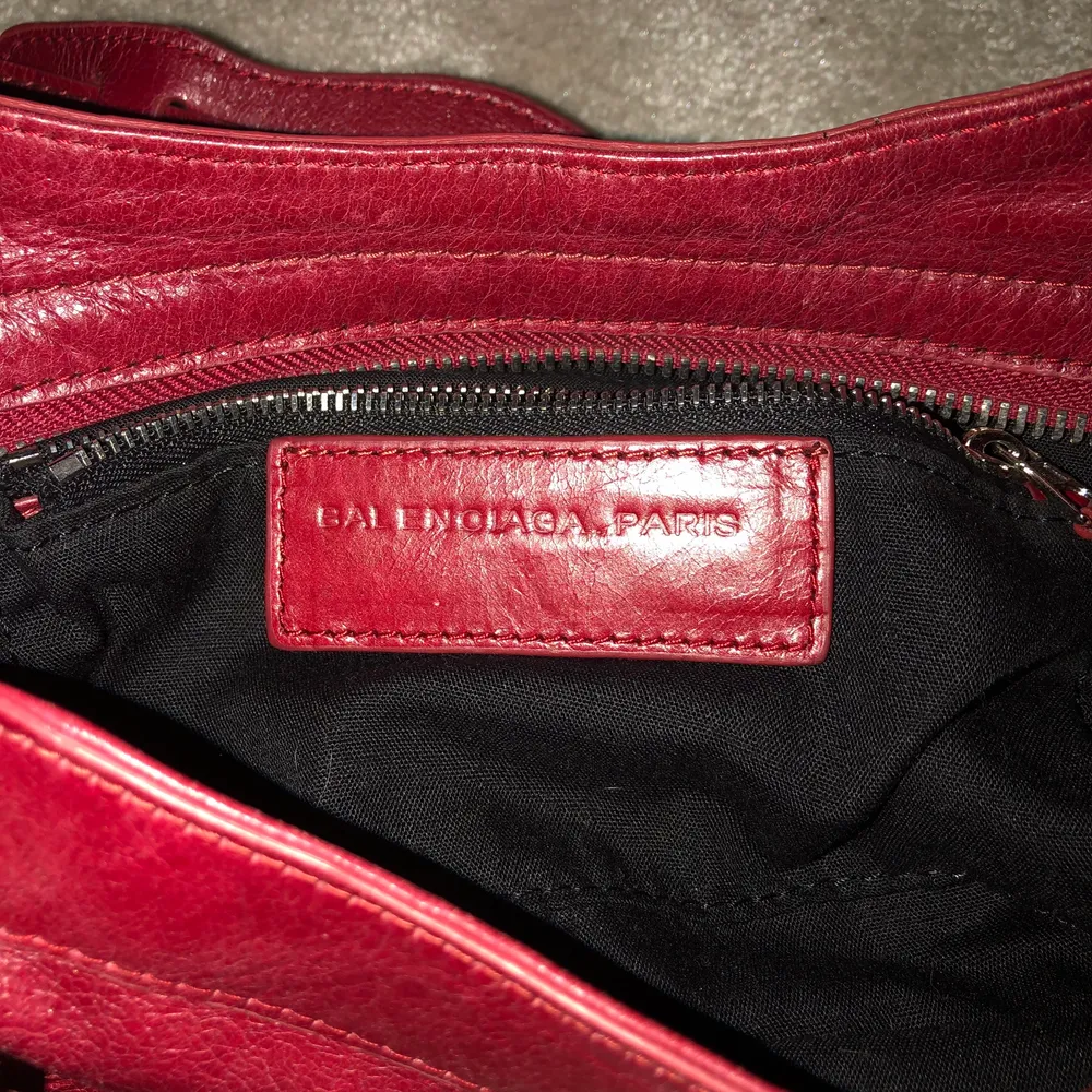 Pending✔Authentic BALENCIAGA City G12 Red Lipstick💄 GHW From 2016. Väskor.
