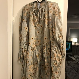 Oversized flowy dress - Oversized dress feom H&M, 60 kr + shipping 💓💓