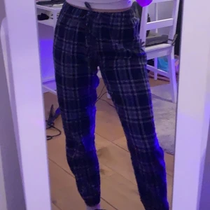 Pjyamasbyxor - säljer mina snygga pyjamasbyxor från Cubus i storlek XS pga att jag inte använder dom längre💞dom är i nyskick och använda några få gånger! Frakt kostar!