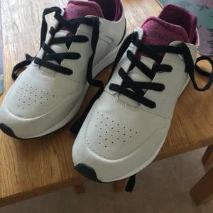 Levi’s sneakers size 39 - Nice and confortable Levi’s sneakers. Almost new used once 