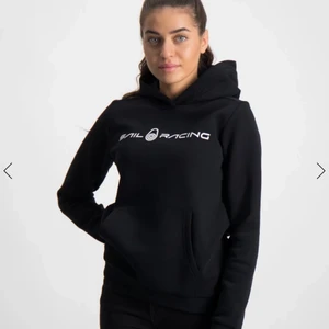 Sail Racing - En sail racing hoodie köpt för 700kr och säljer pga att den är för liten! 300+frakt