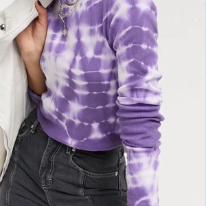 Tie dye tröja asos  - Så snygg tröja från asos som tyvärr inte kommit till användning! Köpt här på Plick! Skriv för fler bilder