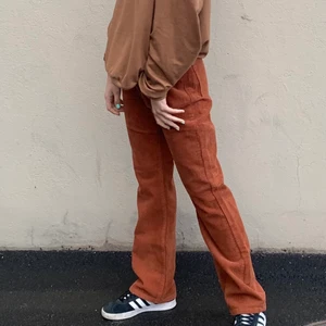 Manchester byxor.  - Manchester byxor. Storlek S. Dom är lite stora på mig. Jag är 158,5 typ. Jätte bra skick för jag har bara använt dom ett par gånger❤️❤️ buda i kommentera. 