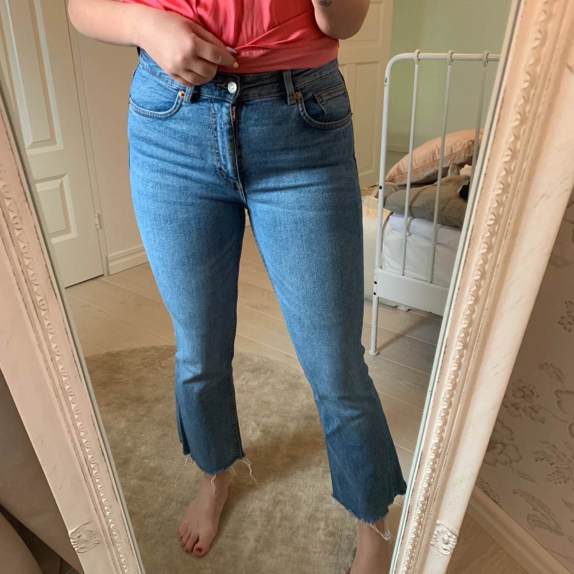 Korta utsvängda jeans!!!