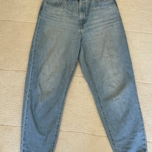Levi’s jeans  - Jeans från Levi’s i ljus tvätt. Storlek 29/29. Säljer pga att de inte kommer till användning. Använda 4 gånger. Köpta i december 2020. Köparen står för frakten.